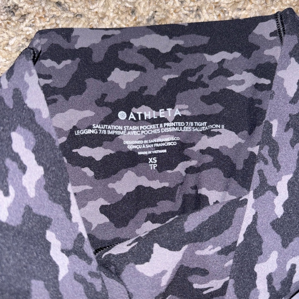 Athleta Salutation leggings - Picture 2 of 2